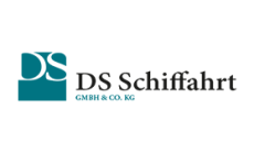 Grünes Recheck mit DS und schwarzer Schriftzug DS Schiffahrt GmbH & Co. KG.