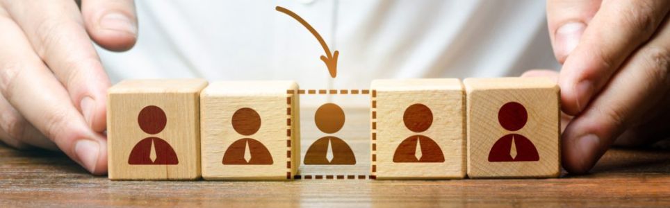 fachkräftemangel-holzbaustein-sozialwirtschaft-healthblog-akquinet