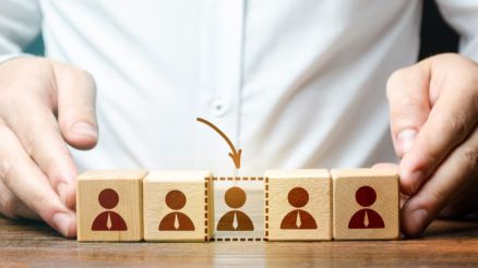 fachkräftemangel-holzbaustein-sozialwirtschaft-healthblog-akquinet